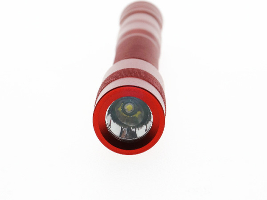 Super Power Cree LED Pen Flashlight Materiał ze stopu aluminium 2 * Baterie AAA