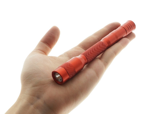 Super Power Cree LED Pen Flashlight Materiał ze stopu aluminium 2 * Baterie AAA
