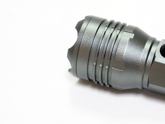 Aluminiowa akumulatorowa latarka LED, latarka 300 lumenów