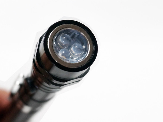 Wysuwany magnetyzm Latarka LED Pen 22m Szerokość wiązki Dostosowywany kolor